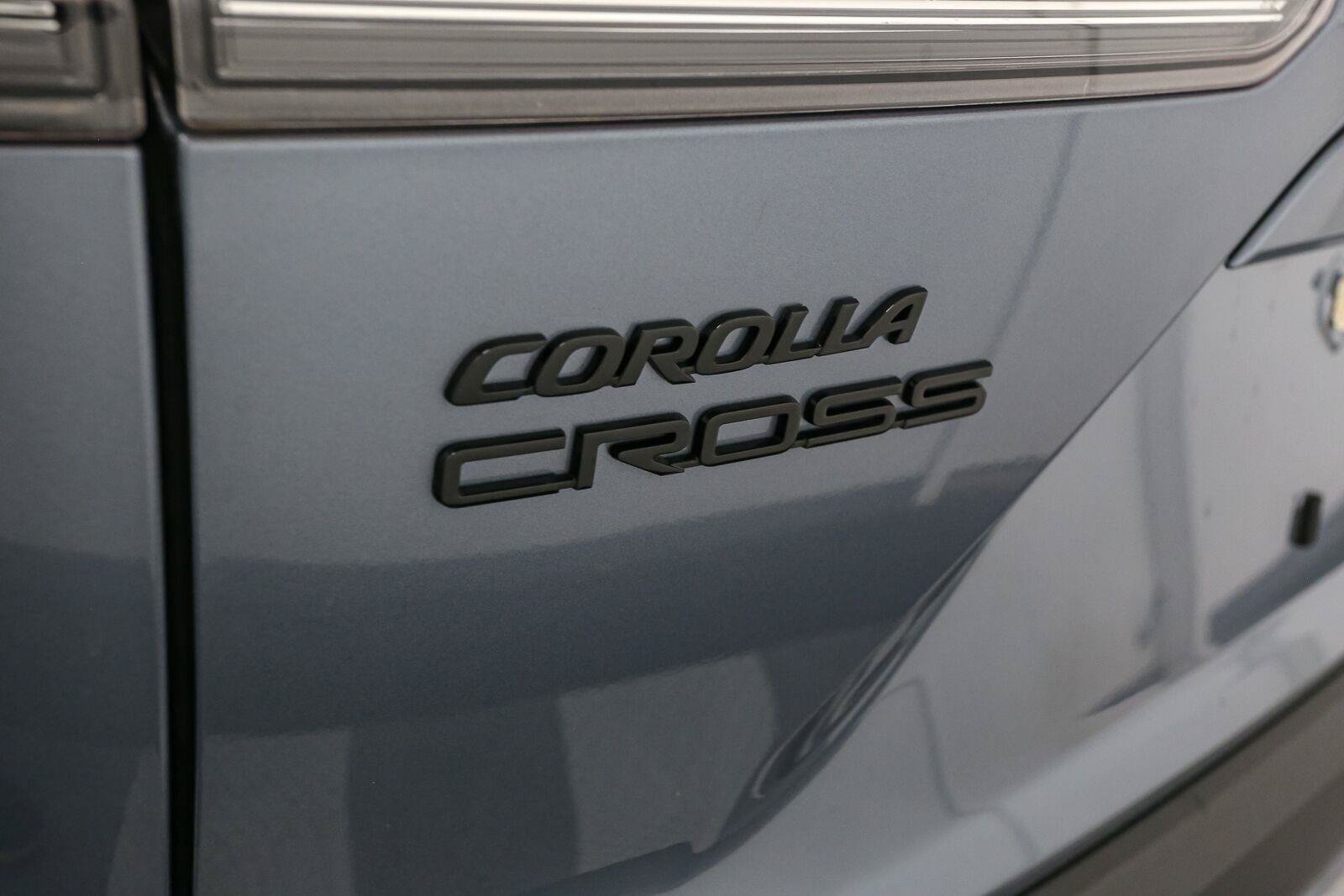 Certified 2023 Toyota Corolla Cross XLE w/ Convenience Package AWD/4WD image 11