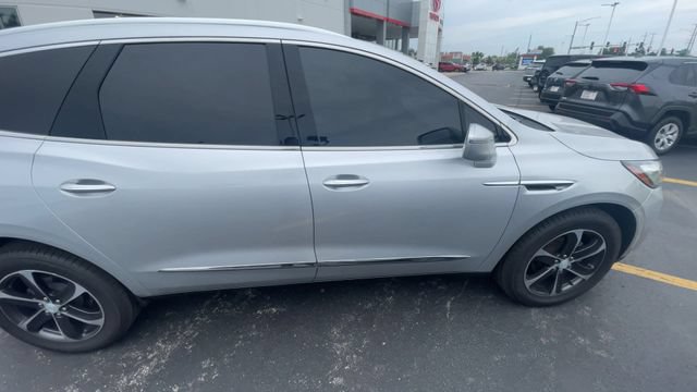 Used 2020 Buick Enclave Essence w/ Sound and Sites Package AWD/4WD image 3