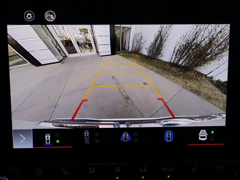 Used 2023 GMC Canyon Denali image 26