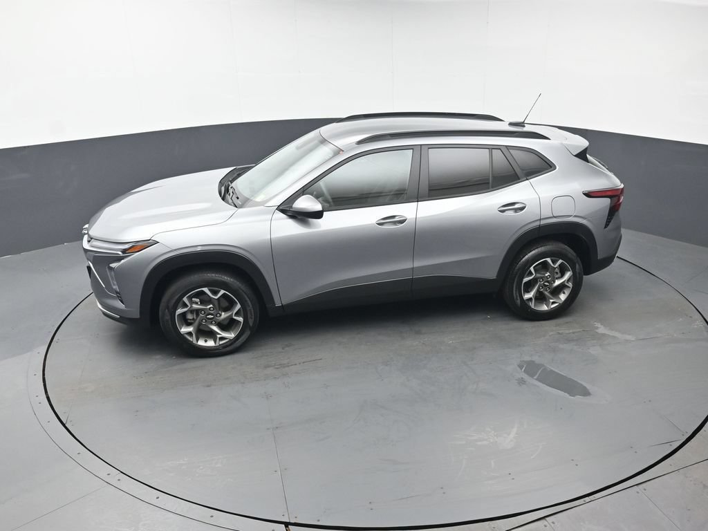 Used 2025 Chevrolet Trax LT FWD image 31