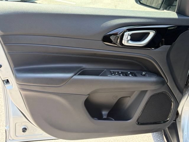Used 2026 Jeep Compass Limited AWD/4WD image 12