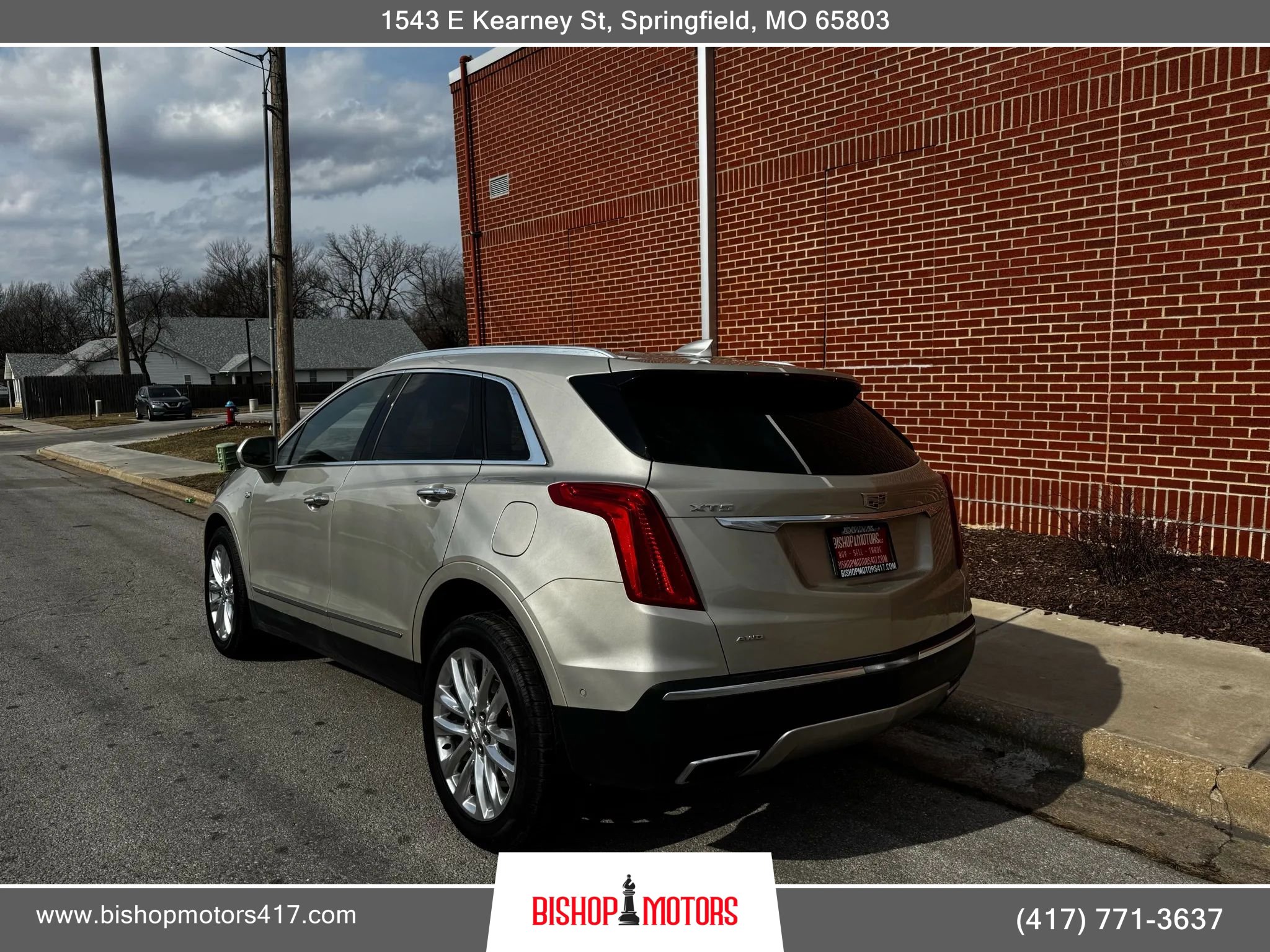 Used 2017 Cadillac XT5 Platinum w/ Driver Assist Package image 3