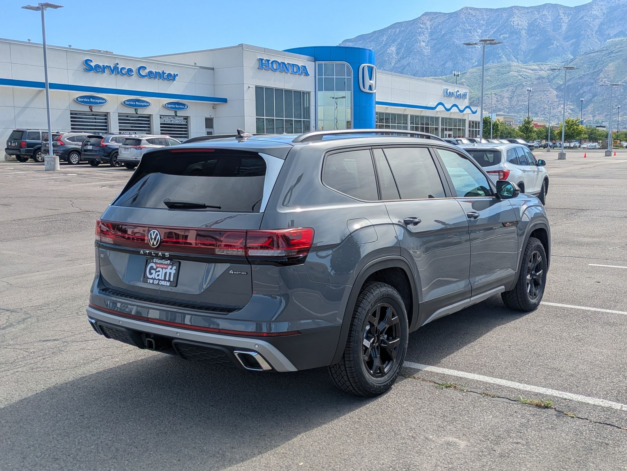 New 2026 Volkswagen Atlas Peak Edition AWD/4WD image 3