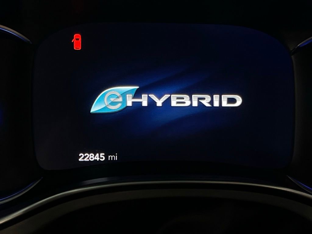 Used 2024 Chrysler Pacifica Premium image 18