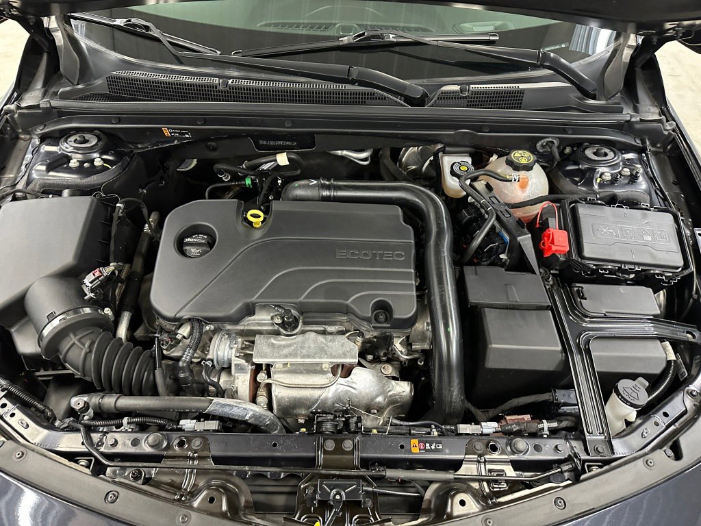 Used 2022 Chevrolet Malibu RS image 35