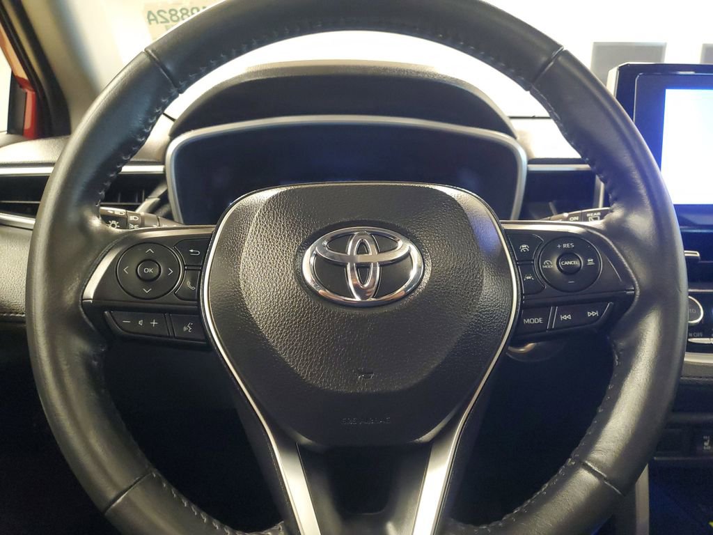 Used 2023 Toyota Corolla Cross XLE w/ Convenience Package image 21