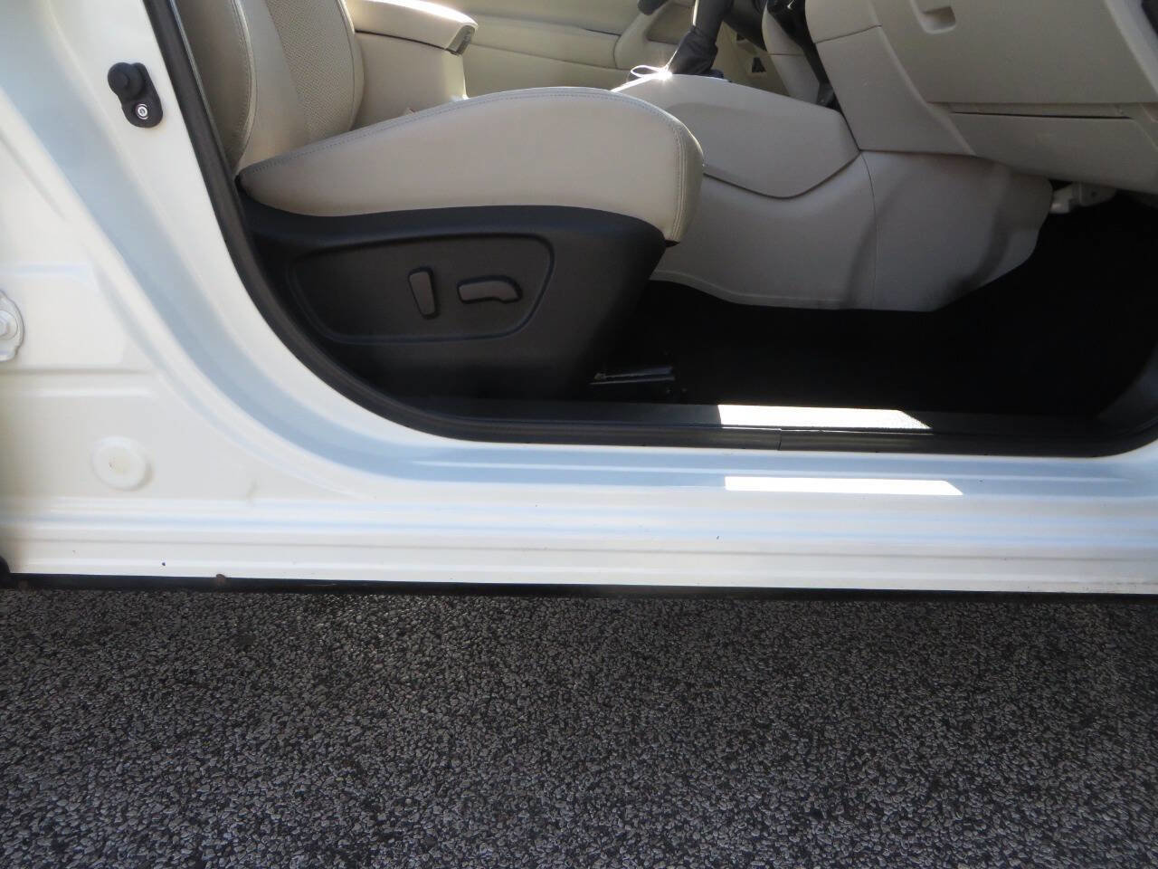 Used 2022 Nissan Rogue Sport SL w/ Premium Package image 19