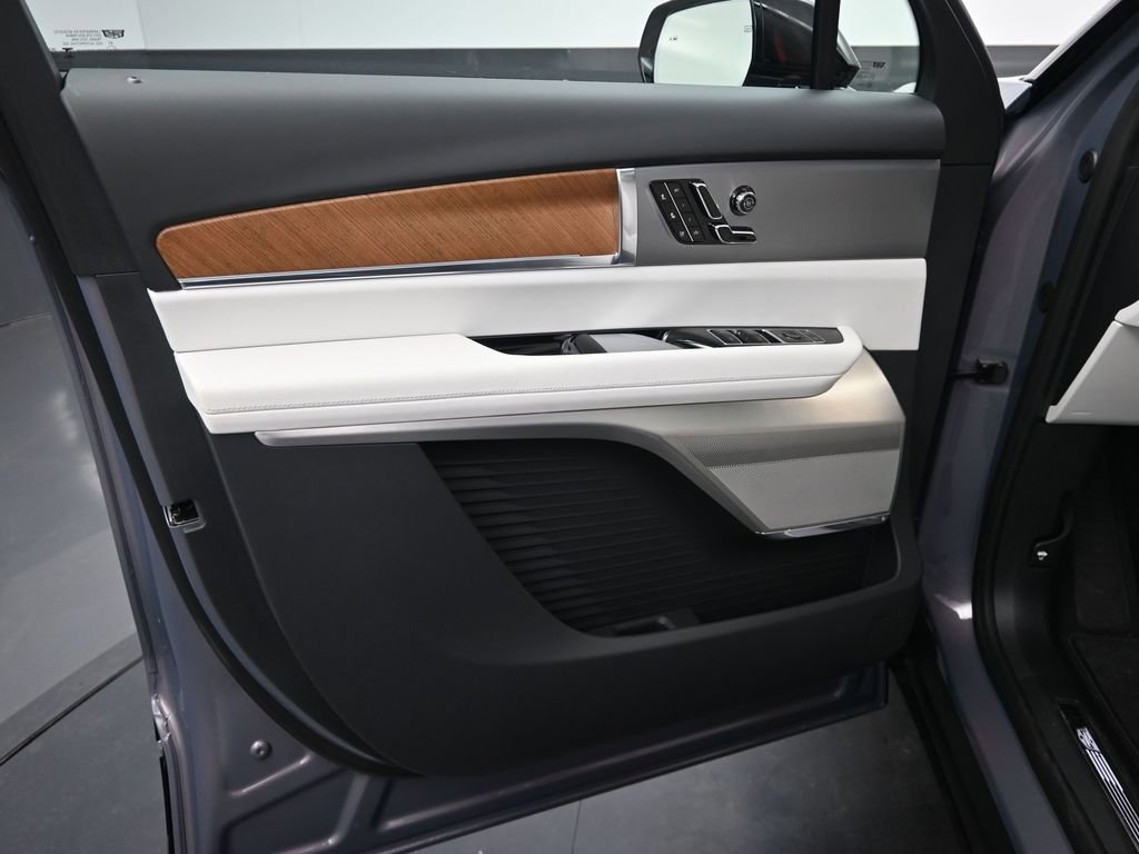 New 2026 Cadillac Vistiq Premium Luxury AWD/4WD image 12