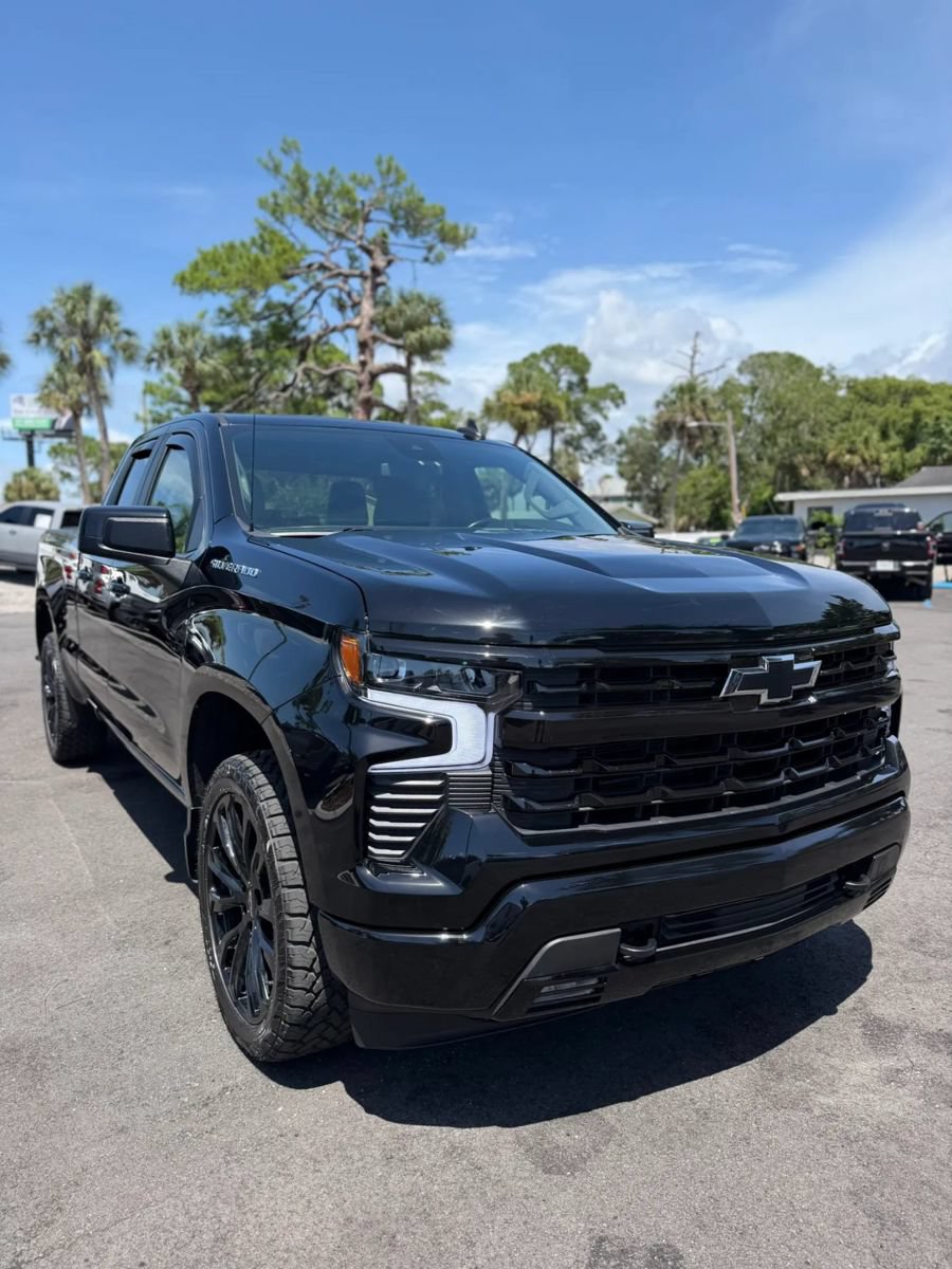 Used 2022 Chevrolet Silverado 1500 RST AWD/4WD image 3