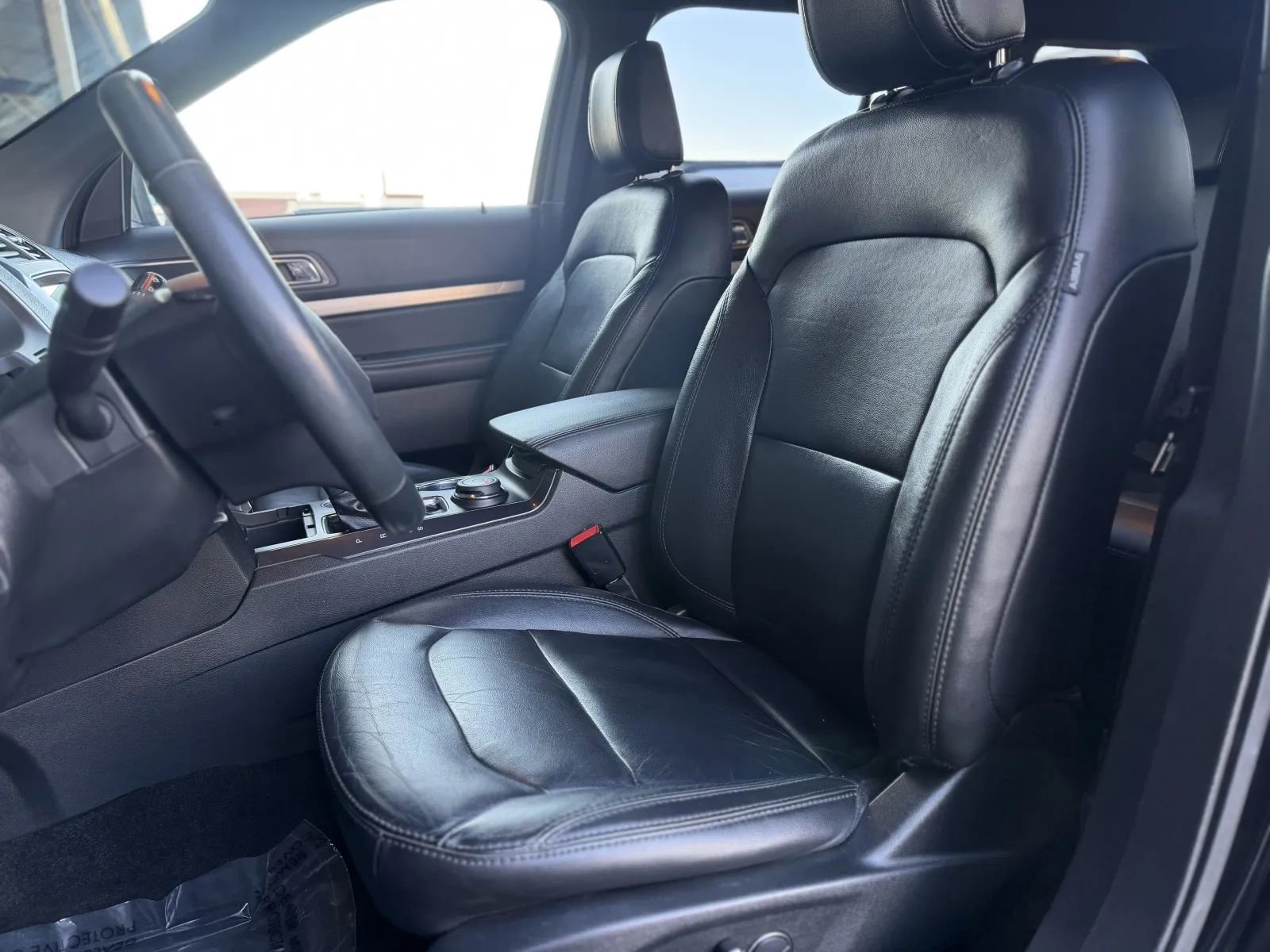 Used 2018 Ford Explorer XLT w/ Equipment Group 202A image 18