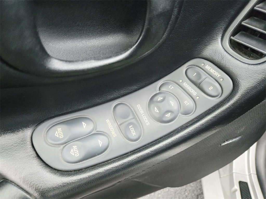 Used 2004 Chevrolet Corvette Convertible w/ Preferred Equipment Group image 30