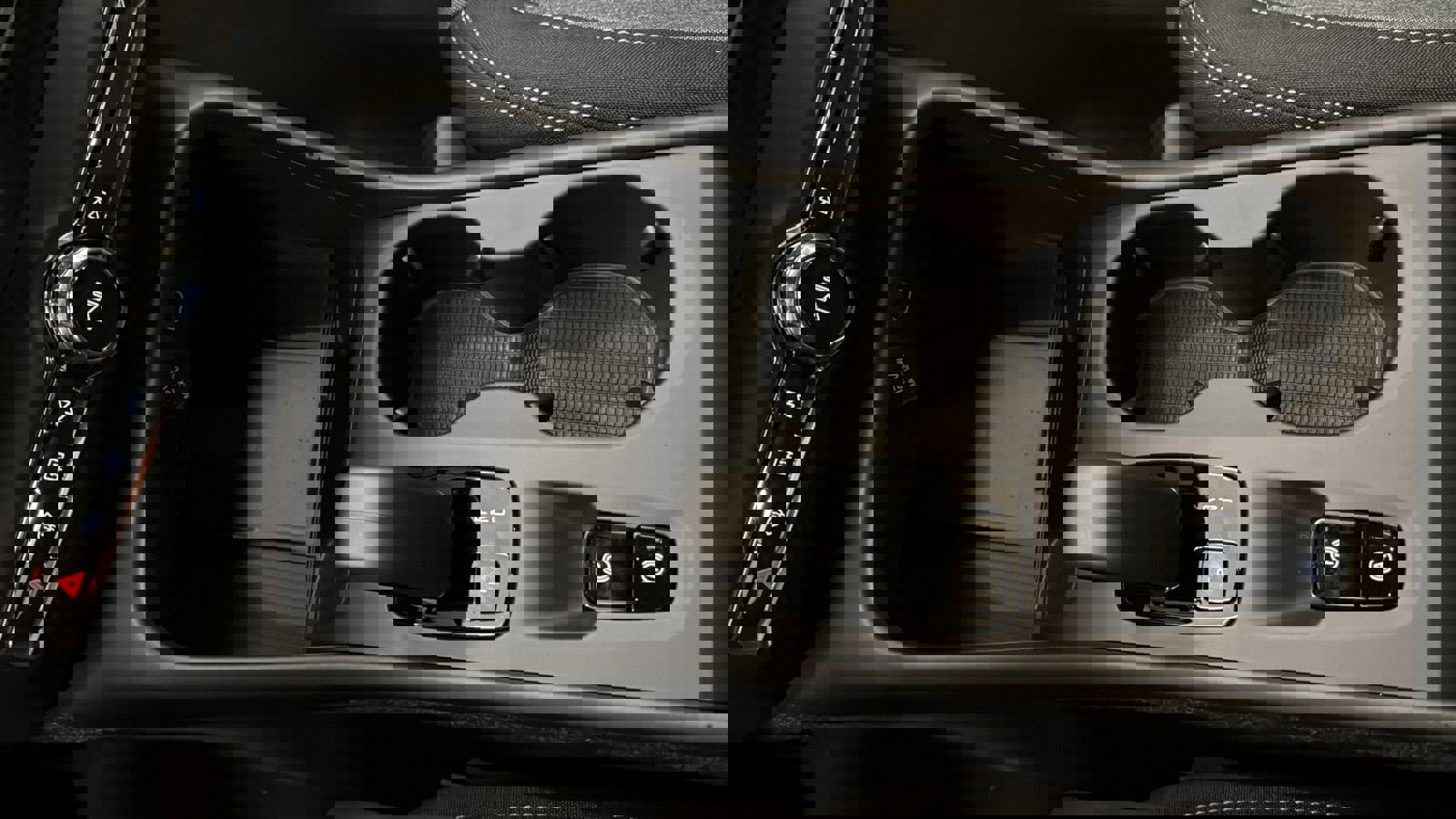 Used 2026 Volvo XC40 B5 Core w/ Climate Package image 19