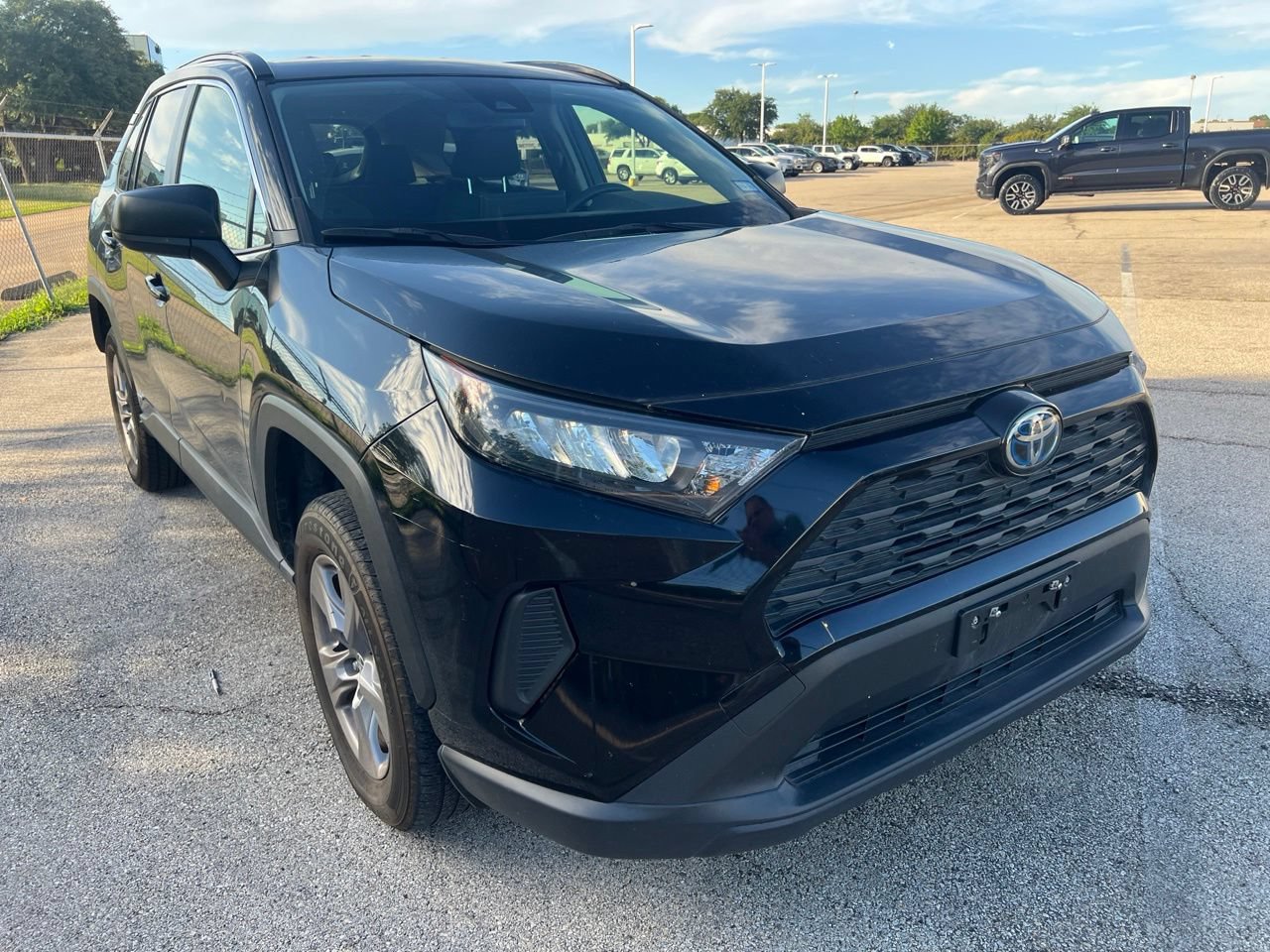 Used 2022 Toyota RAV4 LE AWD/4WD image 3
