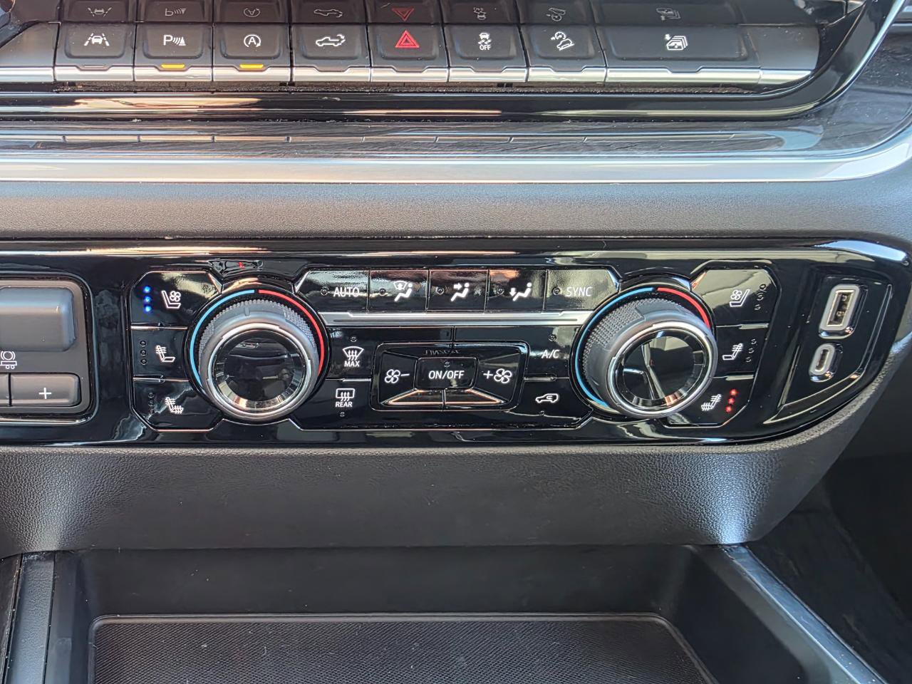 Used 2022 Chevrolet Silverado 1500 LTZ w/ LTZ Premium Package image 10