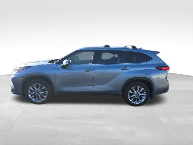 Used 2023 Toyota Highlander Limited image 4