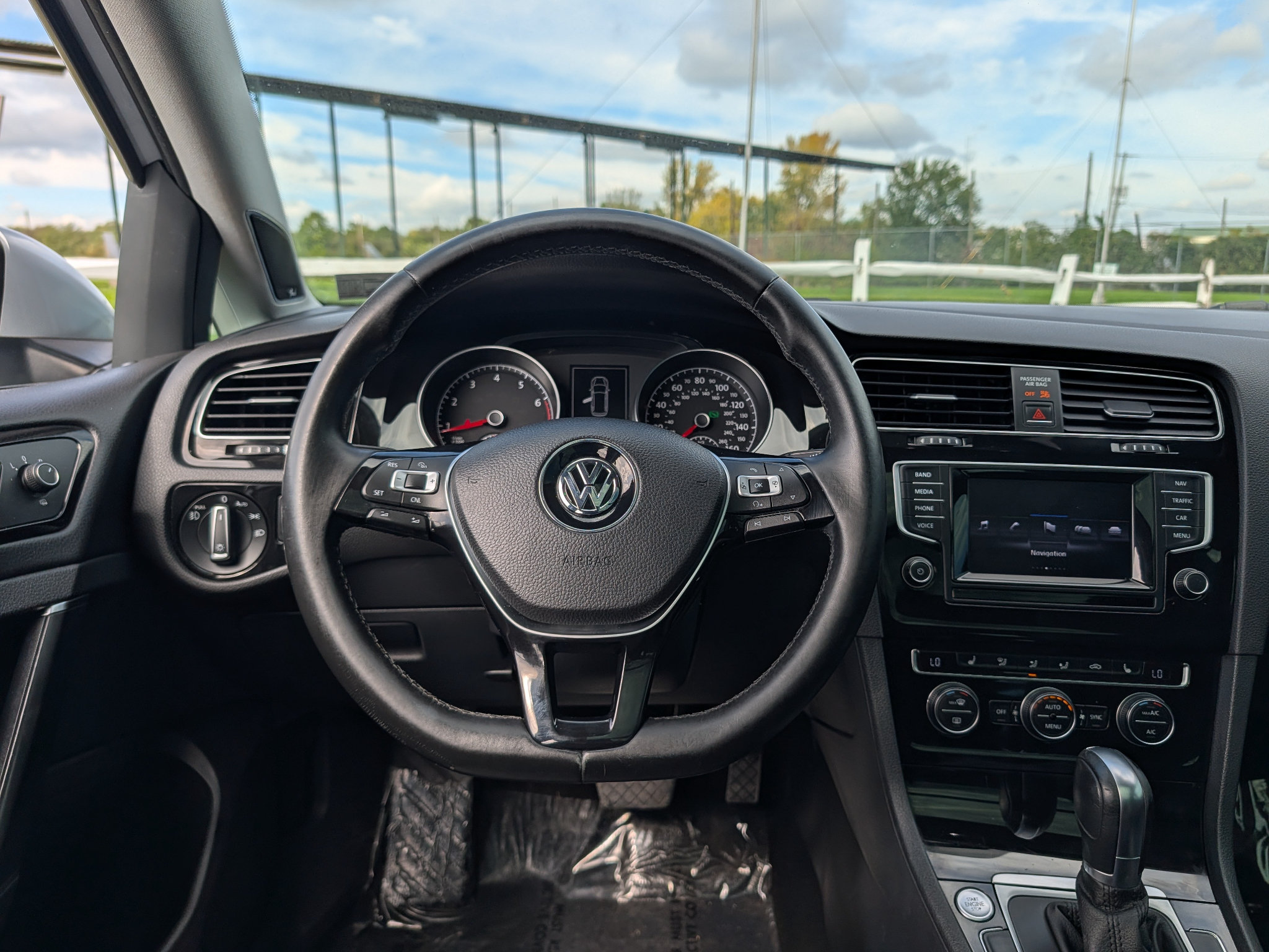 Used 2015 Volkswagen Golf SEL FWD image 29
