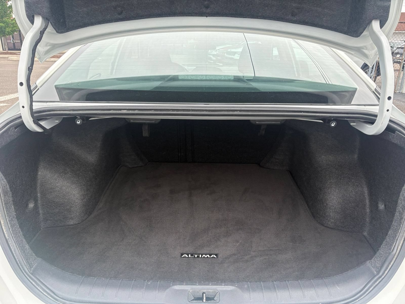 Used 2025 Nissan Altima 2.5 SV FWD image 30