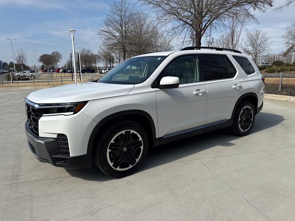 New 2026 Honda Pilot Touring image 3