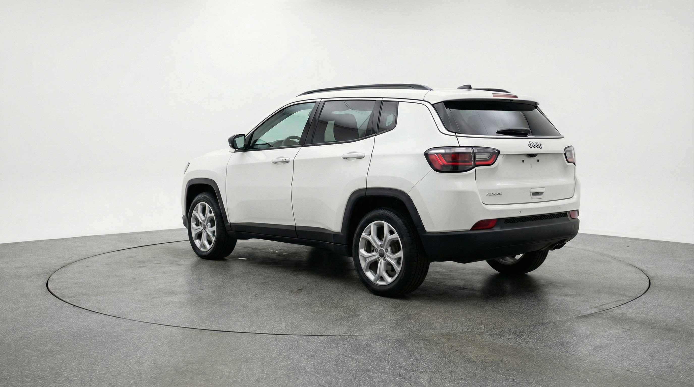 Used 2025 Jeep Compass Latitude AWD/4WD image 6