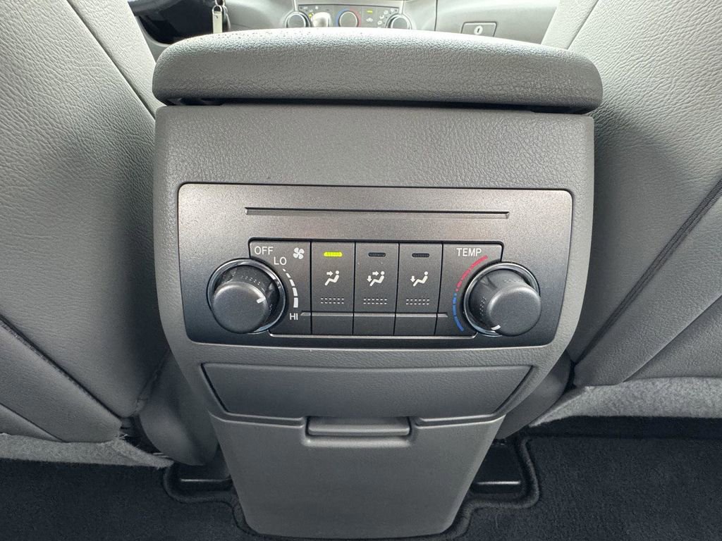 Used 2013 Toyota Highlander SE image 22