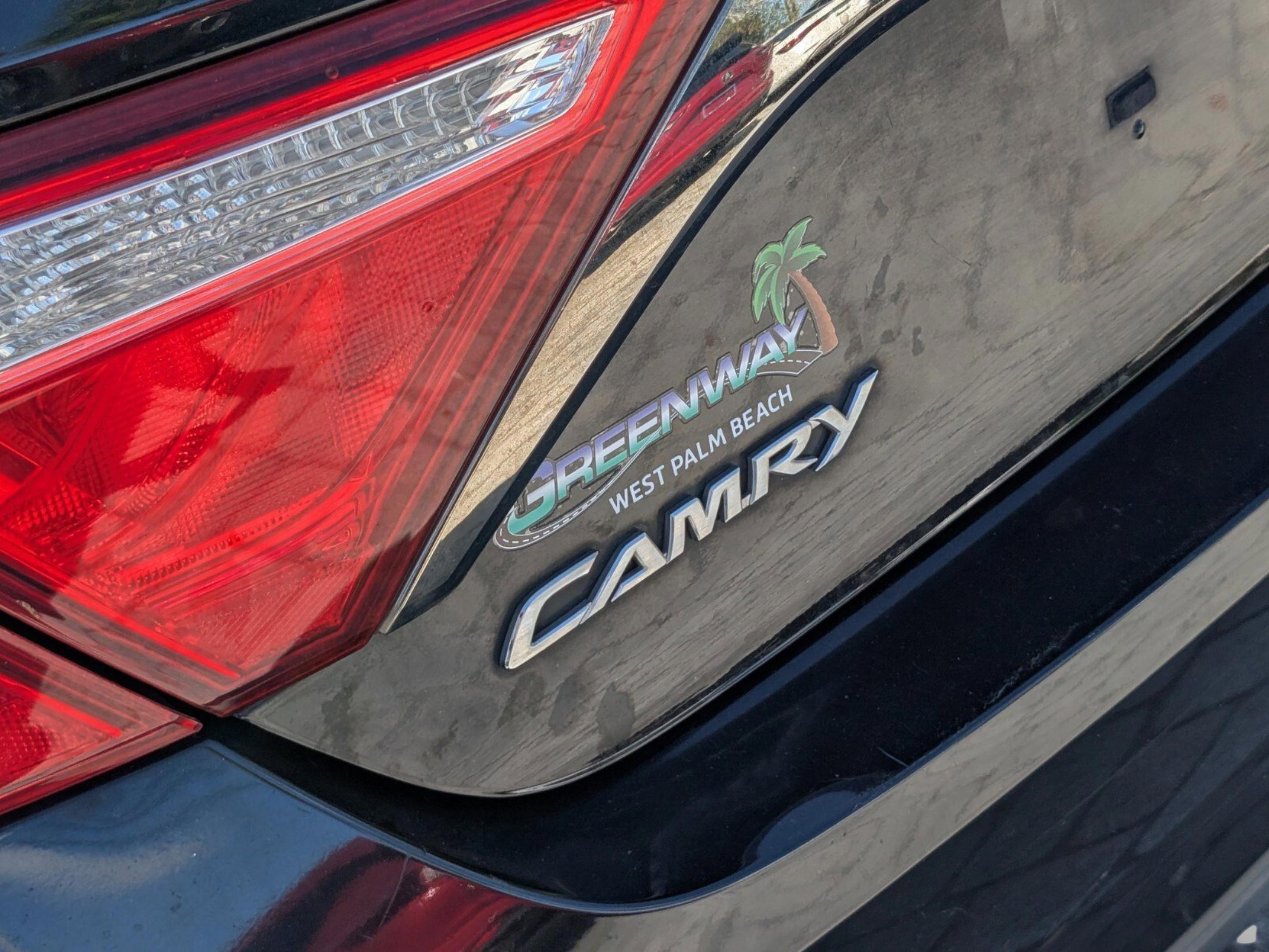 Used 2015 Toyota Camry SE image 19