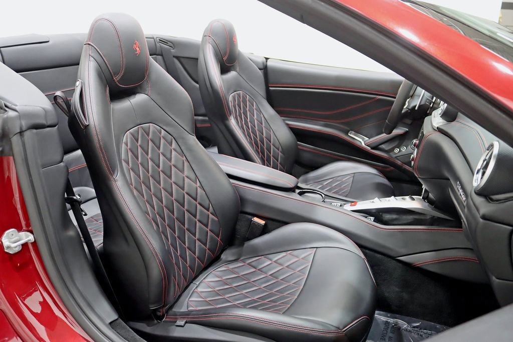 Used 2015 Ferrari California T RWD image 29