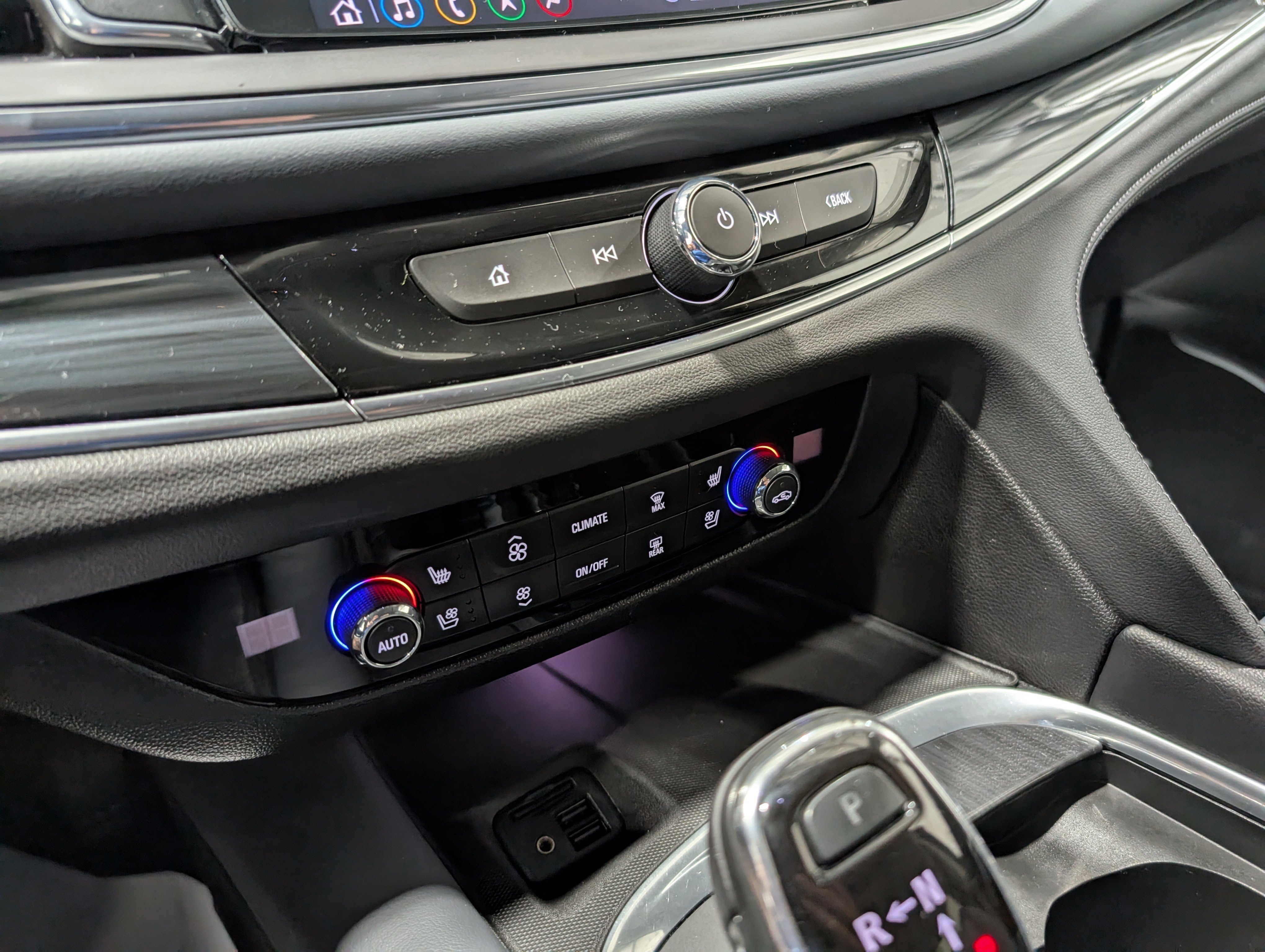 Used 2020 Buick Enclave Premium w/ Sun and Sites Package image 26