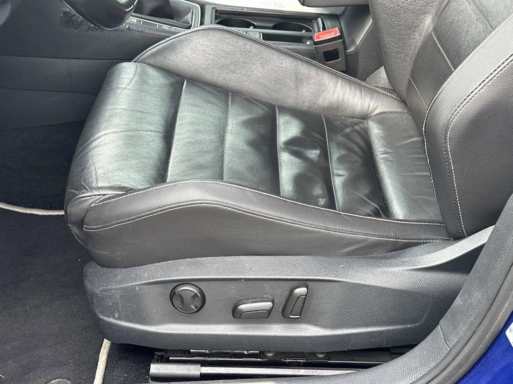 Used 2016 Volkswagen Golf R 4-Door image 17