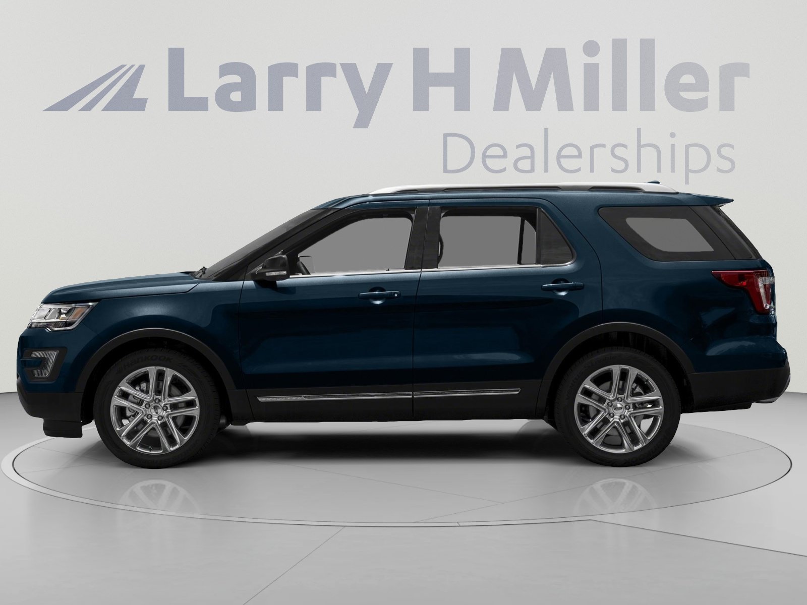 Used 2016 Ford Explorer XLT w/ Equipment Group 202A AWD/4WD image 4