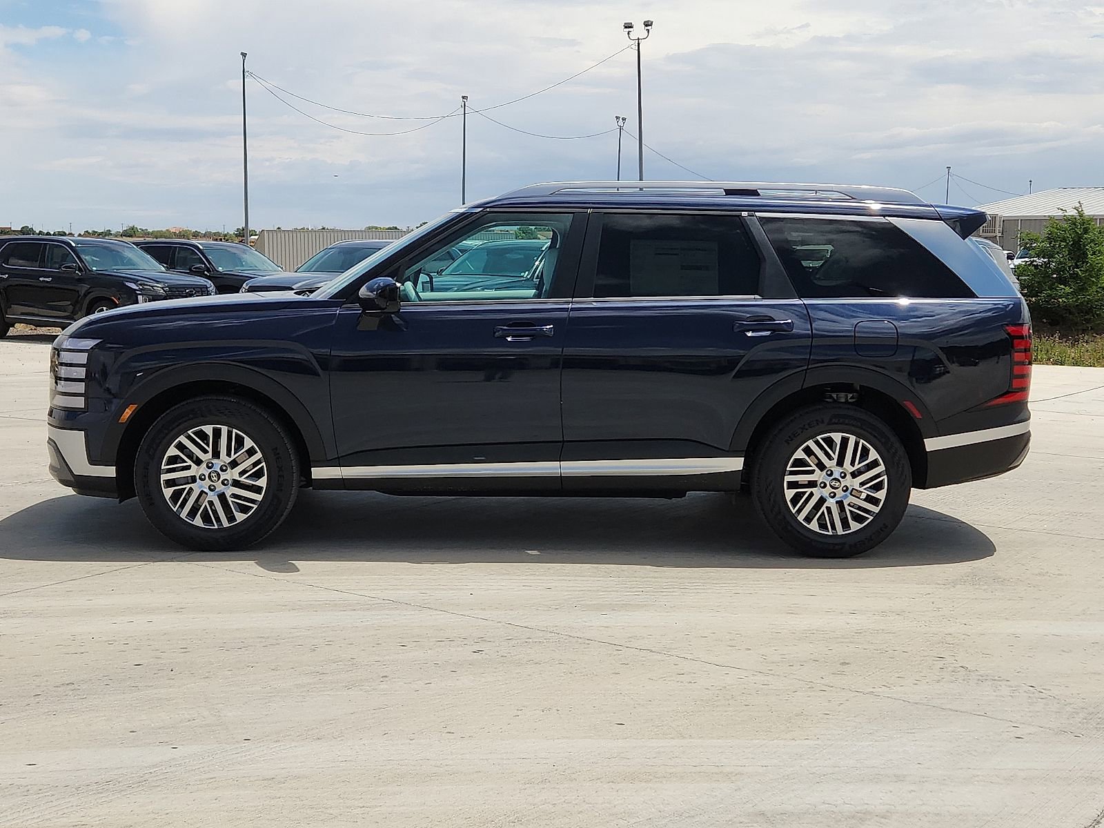 New 2026 Hyundai Palisade SEL FWD image 2