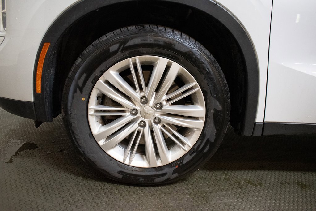 Used 2024 Mitsubishi Outlander ES image 9