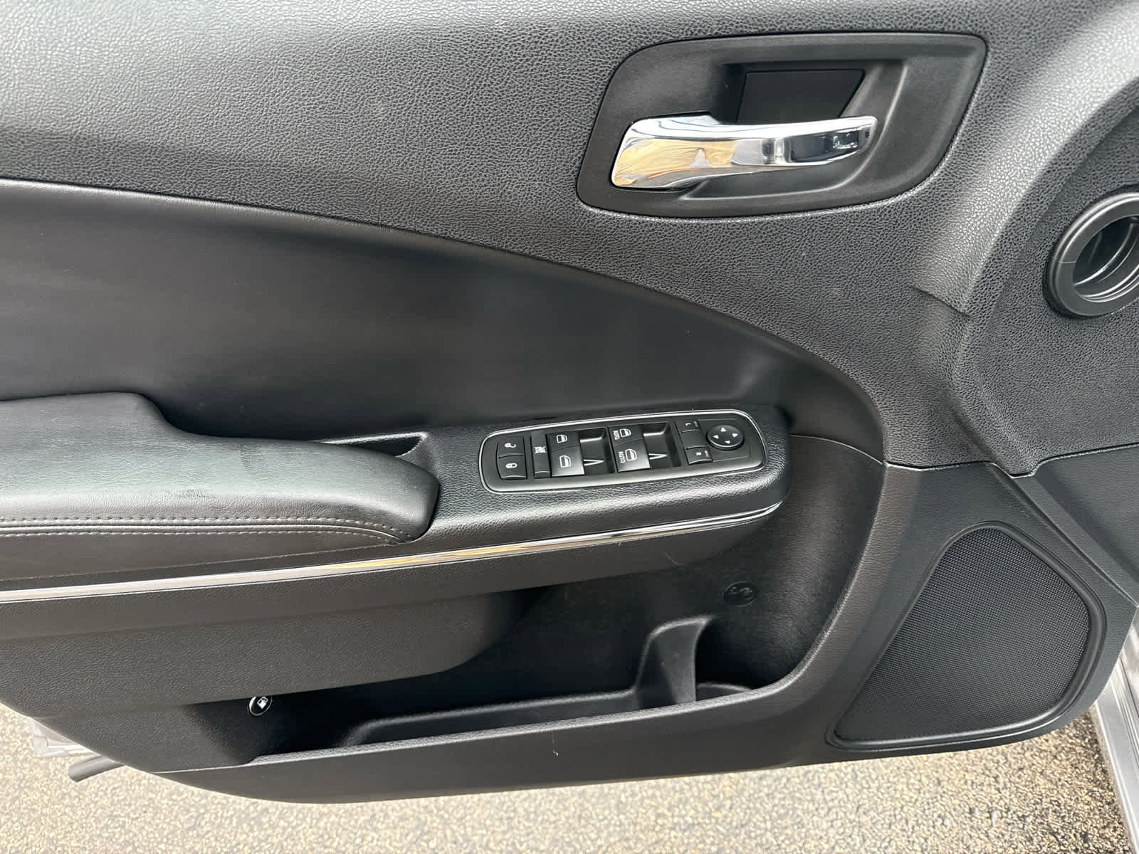 Used 2014 Dodge Charger SXT image 10