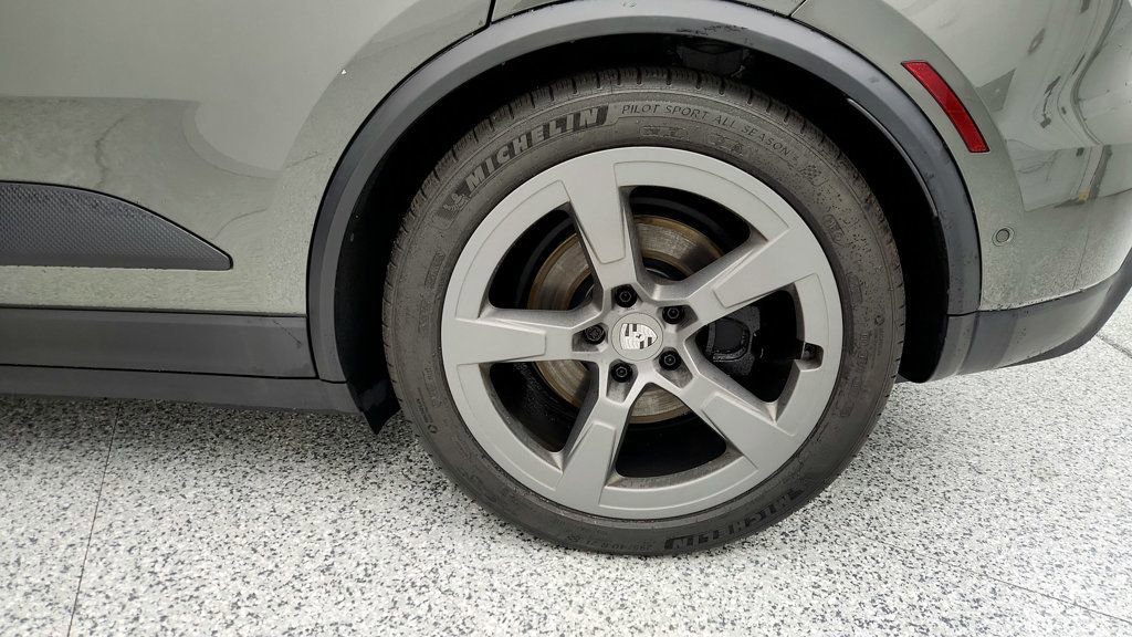 Used 2025 Porsche Macan Electric w/ Premium Package image 9