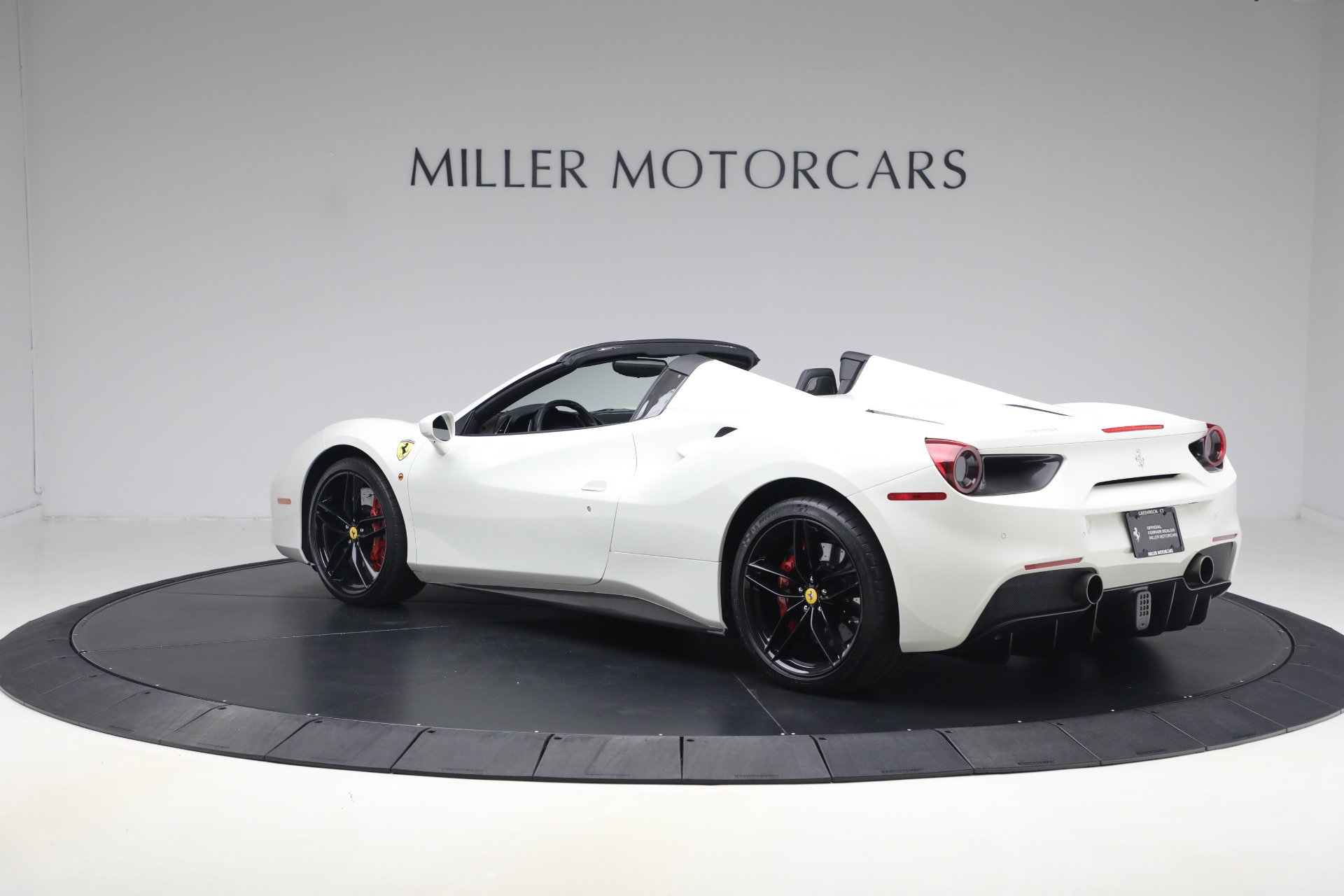Certified 2016 Ferrari 488 Spider RWD image 5