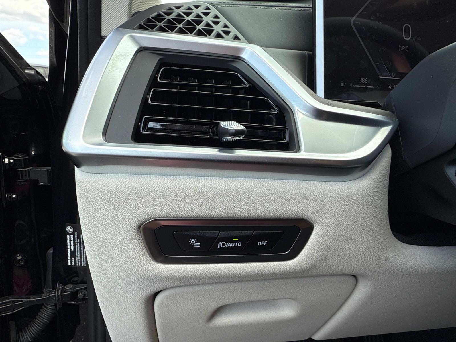 Certified 2025 BMW X7 xDrive40i w/ Premium Package image 34