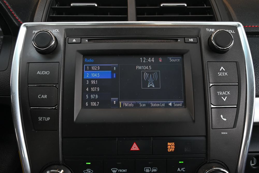 Used 2017 Toyota Camry SE FWD image 19