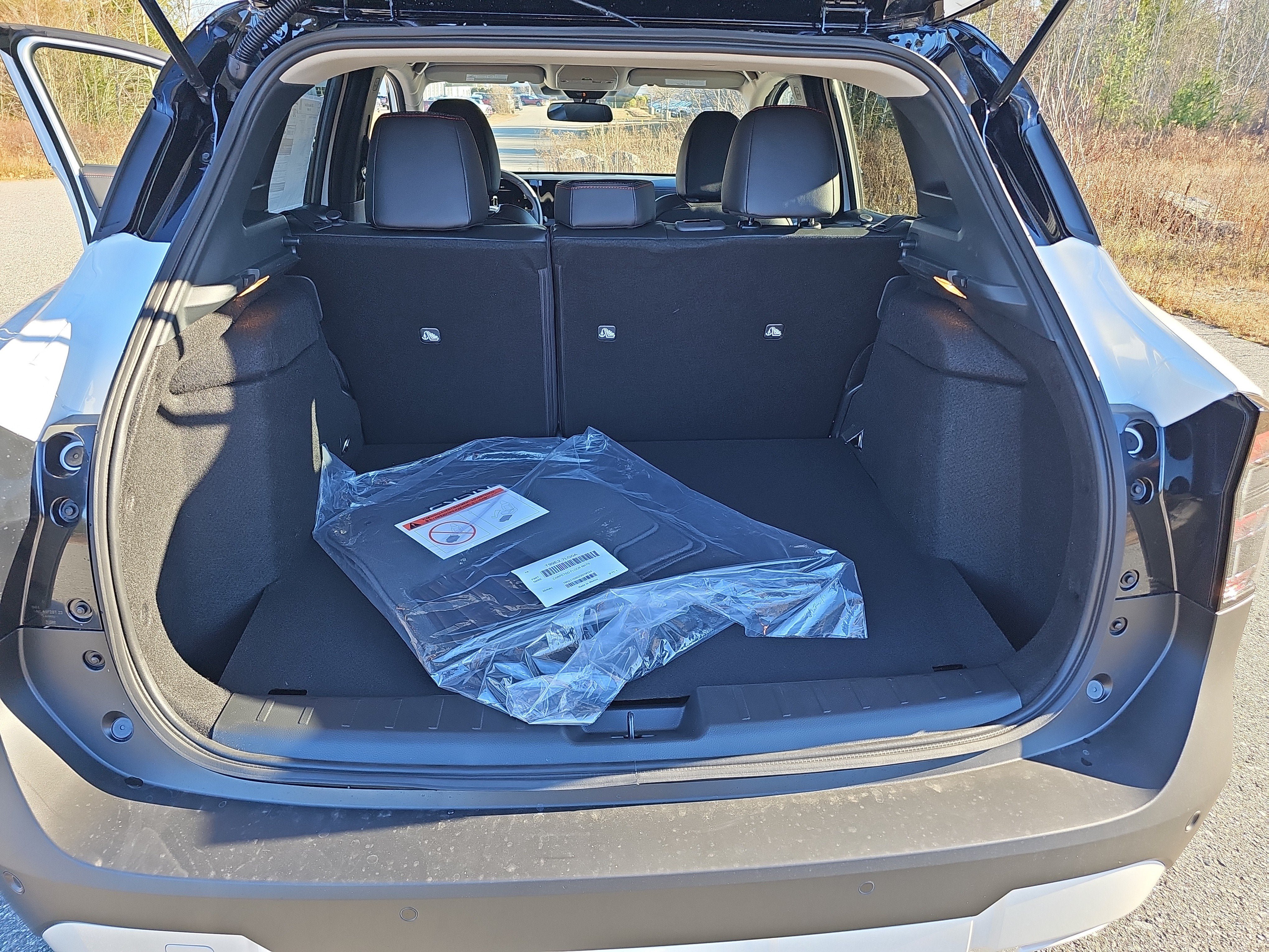 New 2026 Nissan Kicks SR w/ Cold Weather Package AWD/4WD image 16