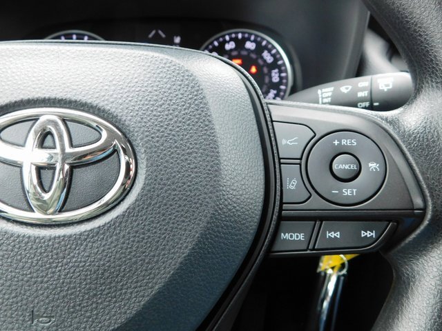 Used 2022 Toyota RAV4 LE image 28