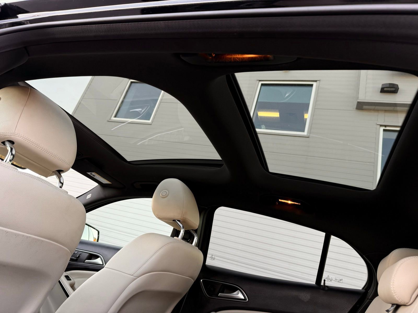 Used 2015 Mercedes-Benz GLA 250 4MATIC image 24