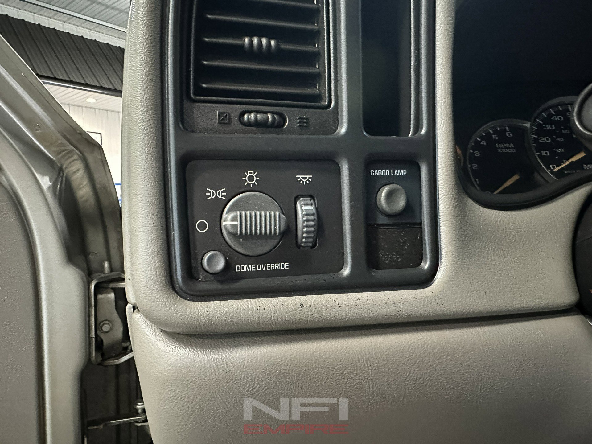 Used 2000 Chevrolet Silverado 1500 LS image 29
