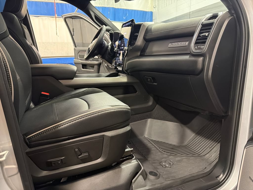 Used 2026 RAM 3500 Laramie AWD/4WD image 19
