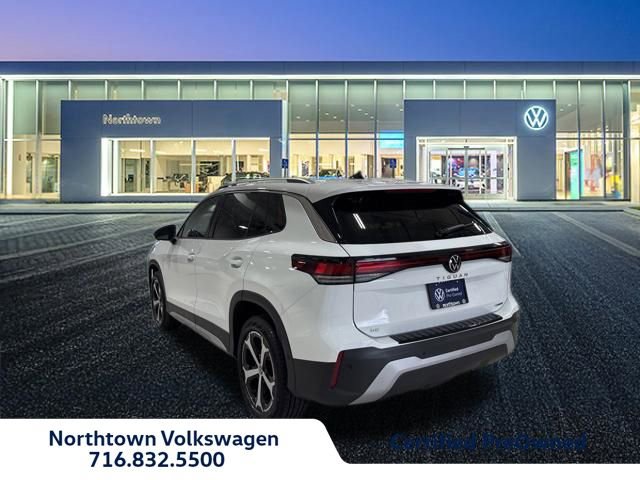 Used 2025 Volkswagen Tiguan SE image 3