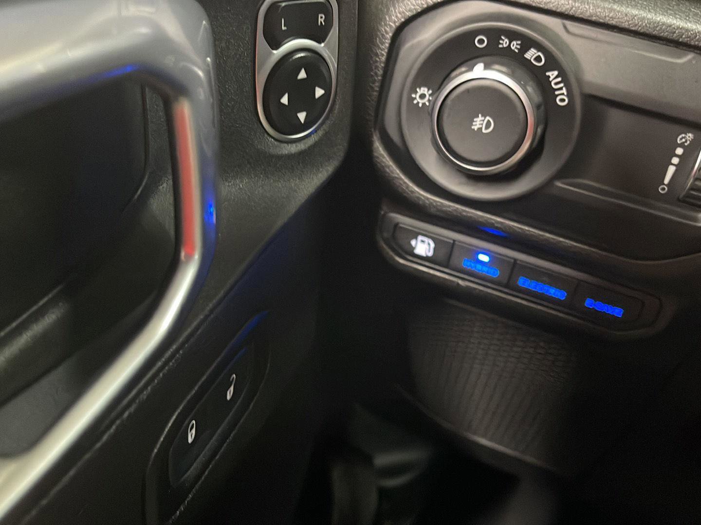 Used 2023 Jeep Wrangler Unlimited Rubicon 4xe w/ Cold Weather Group AWD/4WD image 11