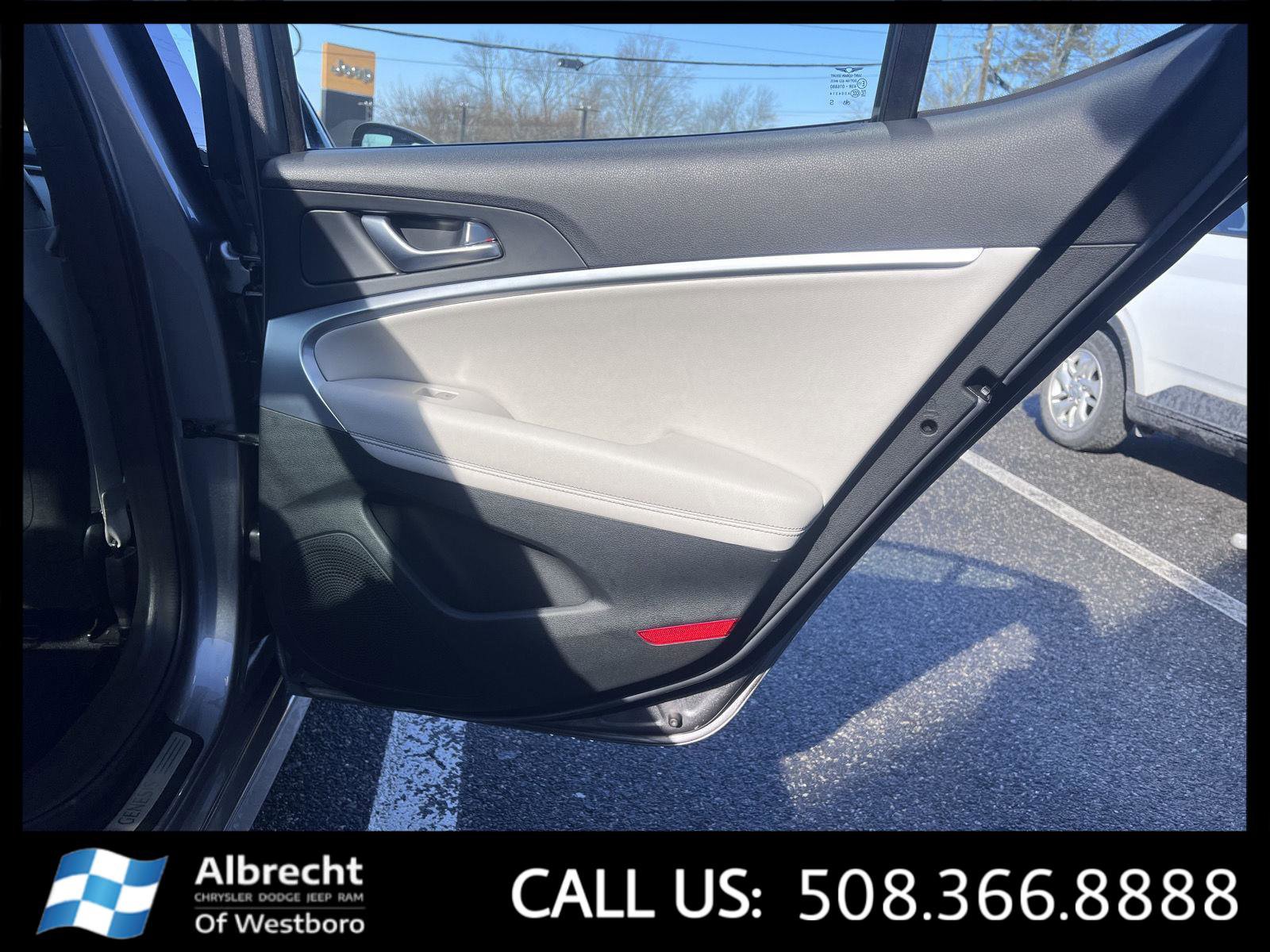 Used 2025 Genesis G70 2.5T image 18