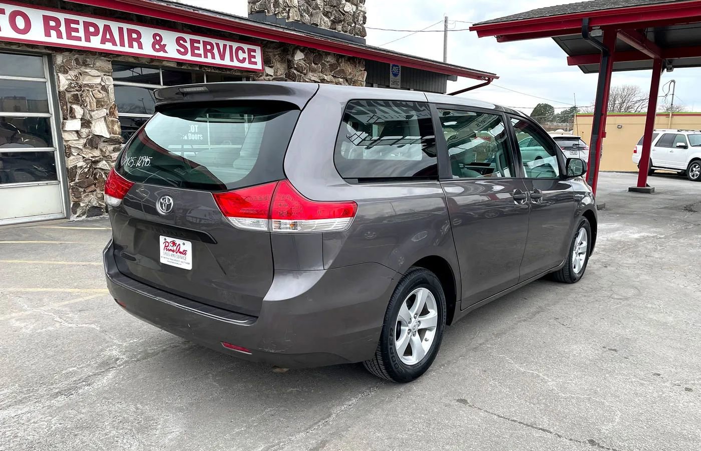 Used 2012 Toyota Sienna w/ Towing Pkg FWD image 7