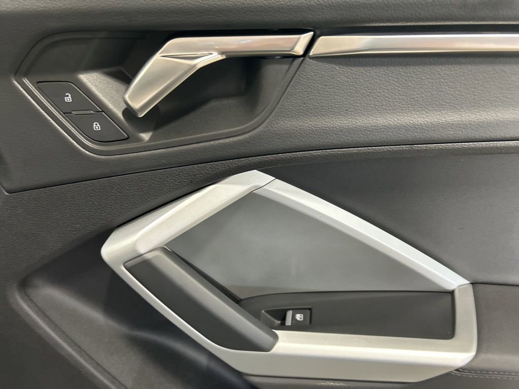 Used 2025 Audi Q3 2.0T Premium image 25