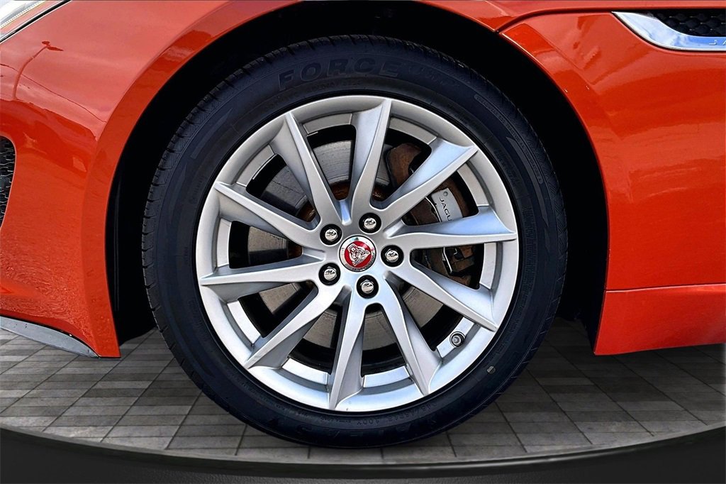 Used 2015 Jaguar F-TYPE Convertible image 9