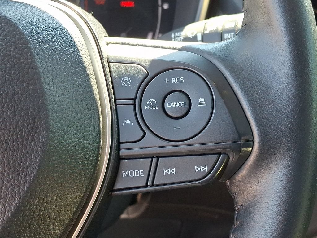 Certified 2025 Toyota Corolla Cross XLE FWD image 25