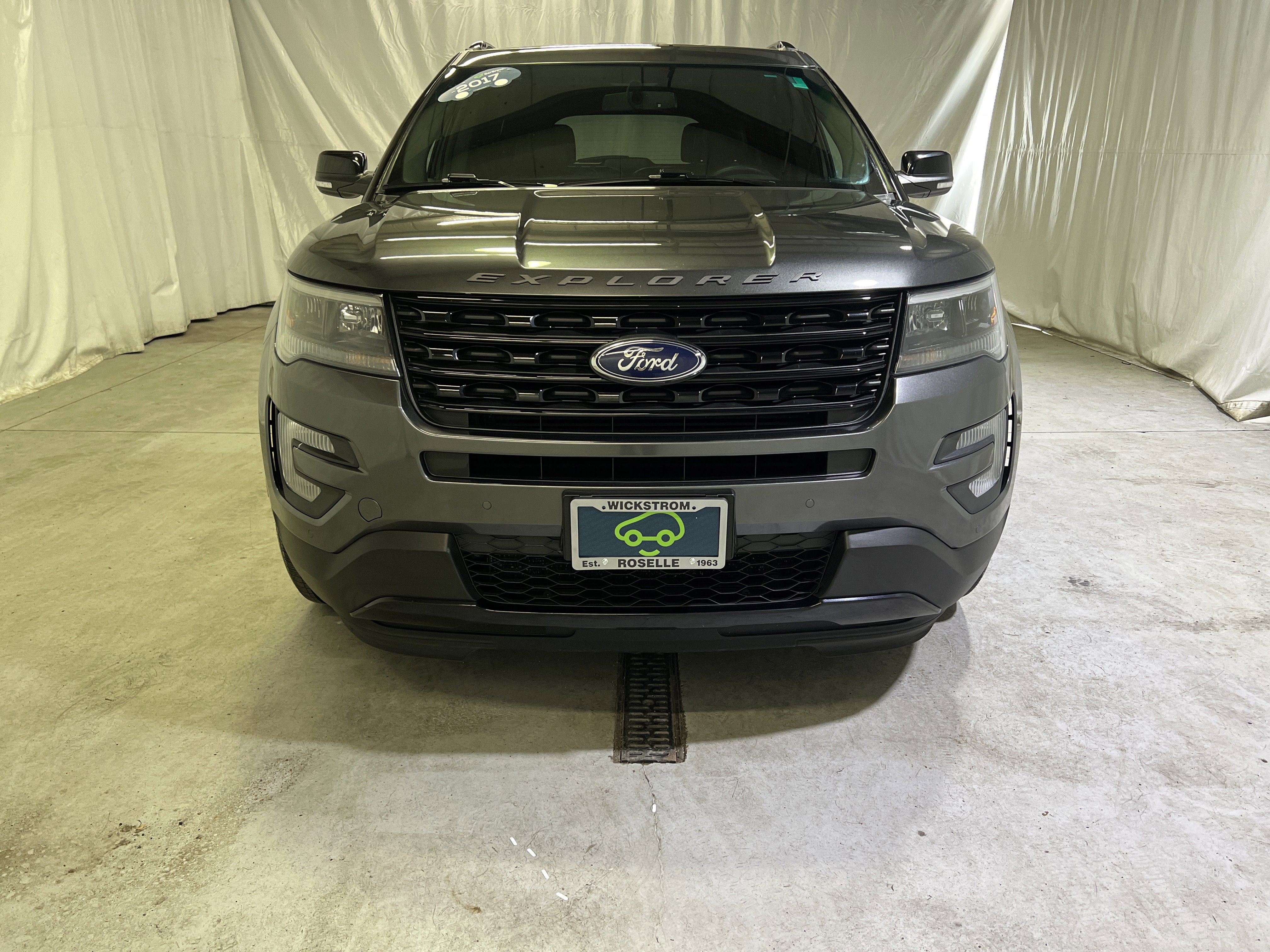 Used 2017 Ford Explorer Sport image 3
