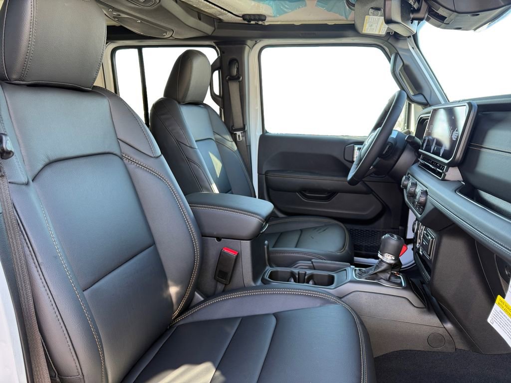 New 2026 Jeep Wrangler Unlimited Sahara AWD/4WD image 15